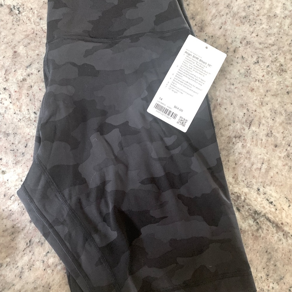NWT Lululemon Bikeshort Align SHR Short 10” Black Camo Size 14
